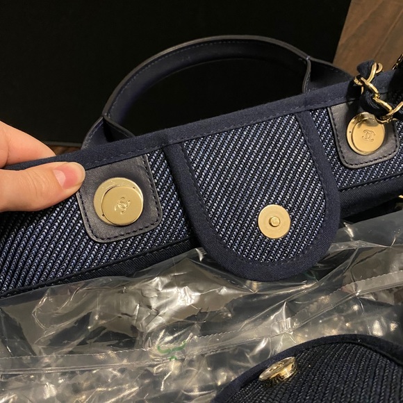 Large Chanel Shopping Tote - Picture 4 of 9